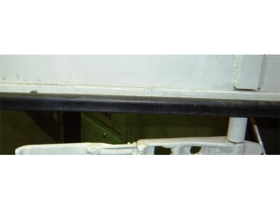 Sealing rubber locks rear door